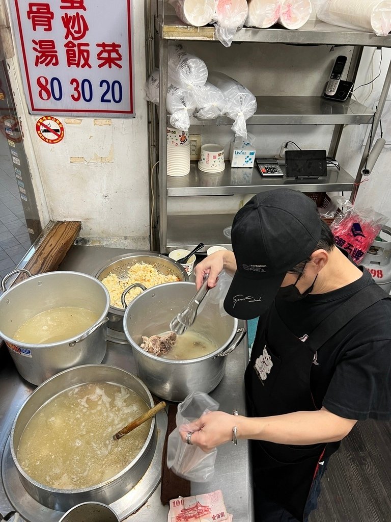 【台北萬華美食】和平西路原汁排骨湯，龍山寺美食，拜完來一碗身