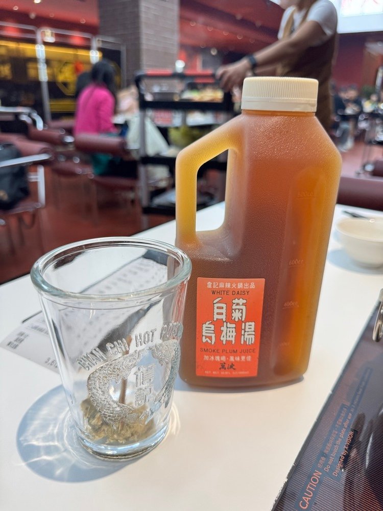 【台北萬華美食】詹記麻辣鍋西門店，經典鴨血必嚐，白菊狗汁一喝