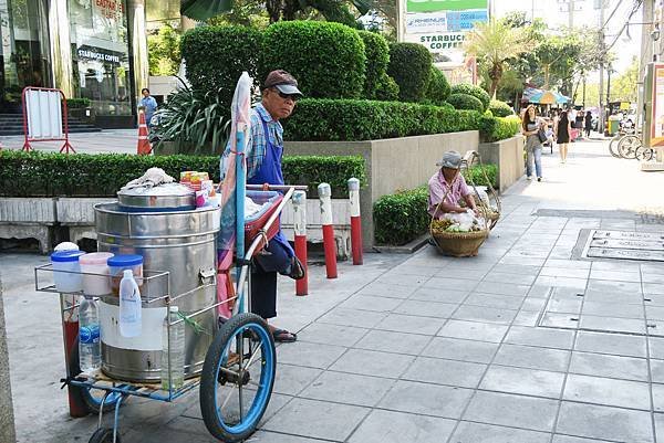 【泰國｜曼谷】曼谷秘境！在市區中最美的公園 Benjakit