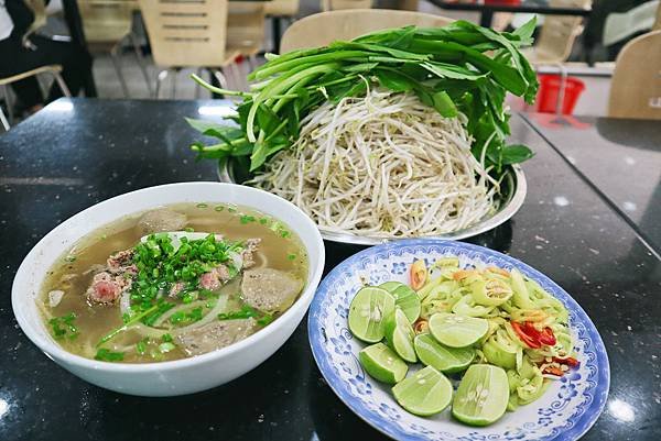 【越南｜胡志明】十大美食餐廳推薦！越南在地料理+經典甜品店+