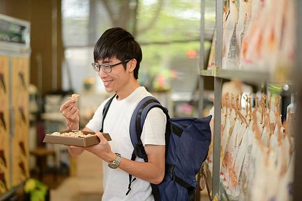 【屏東｜東港】精選10家特色下午茶餐廳&伴手禮店！櫻花蝦巧克