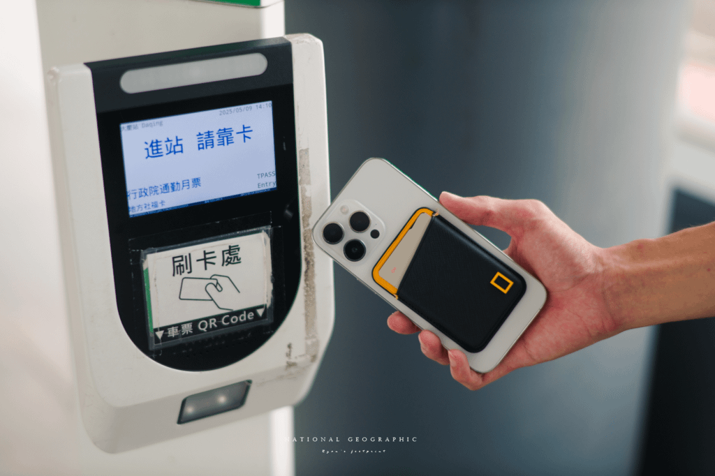 National Geographic Magsafe 磁吸卡夾.png