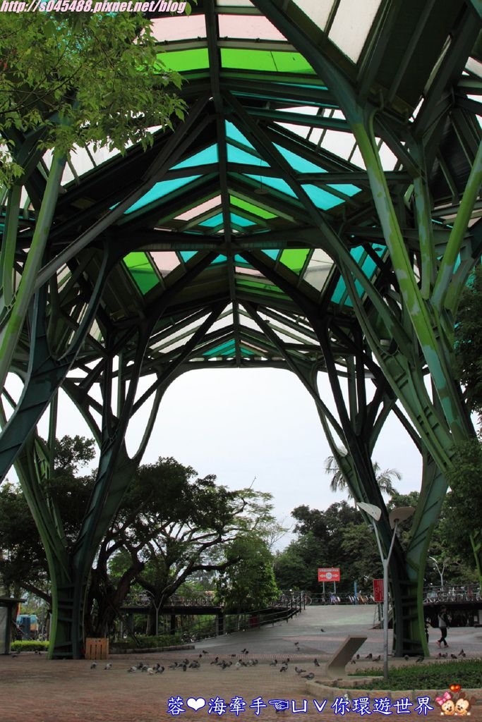 [宜蘭景點]丟丟噹森林廣場(宜蘭火車站)，宛如阿凡達的場景，