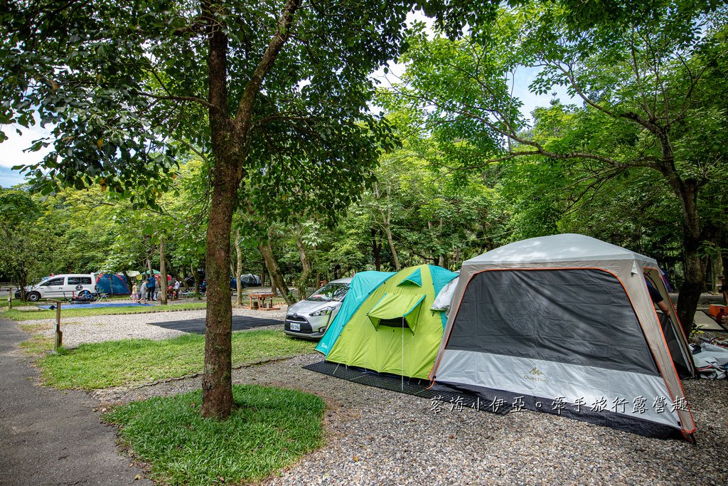 新北玩水景點【皇后鎮森林三峽】天空藍三角風車教堂泳池、森林玻璃屋、烤肉BBQ、手作DIY、露營場地、餵動物