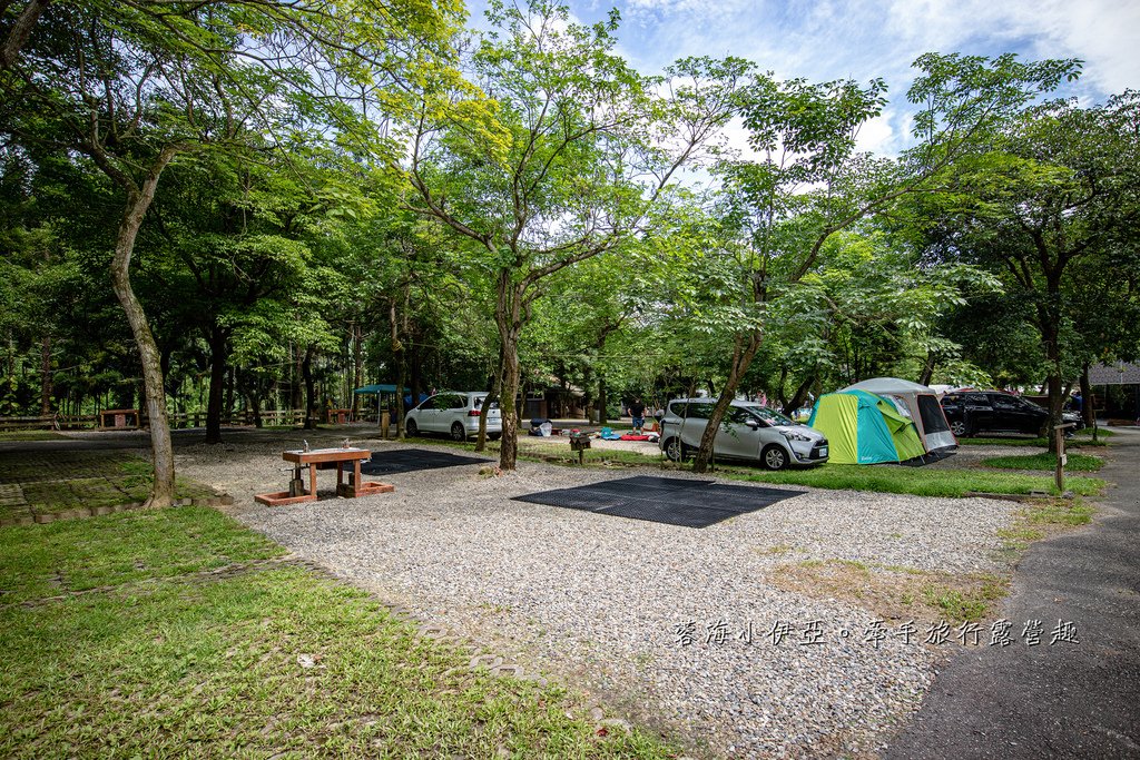 新北玩水景點【皇后鎮森林三峽】天空藍三角風車教堂泳池、森林玻璃屋、烤肉BBQ、手作DIY、露營場地、餵動物