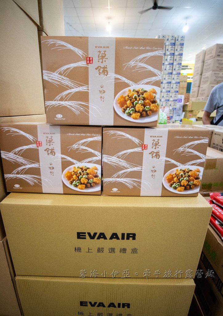 【疲老闆】嘉義最大最狂零食批發，零食界的好市多！各國進口零食，佔地千坪，連遊覽車都來