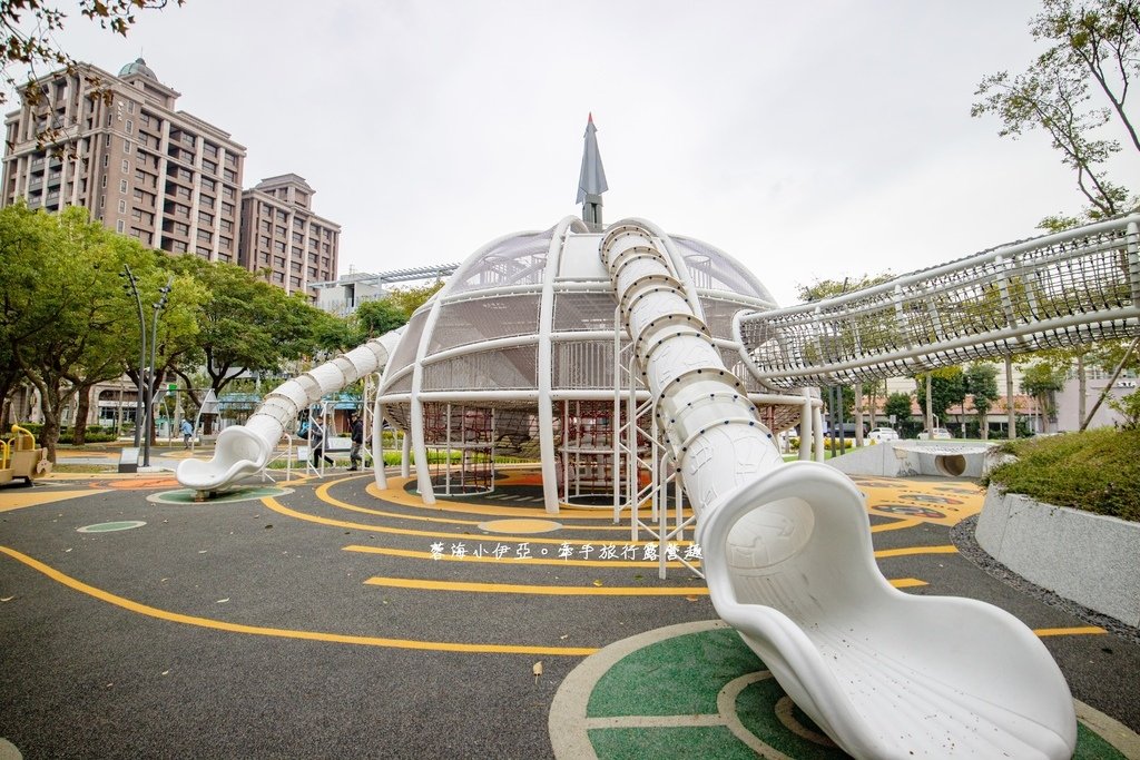 【龍潭運動公園兒童遊戲場】桃園龍潭首座旗艦共融公園，獨創仿軍事意象遊戲共五大區11種遊戲設施