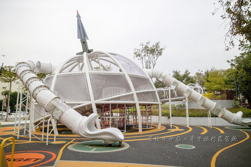 【龍潭運動公園兒童遊戲場】桃園龍潭首座旗艦共融公園，獨創仿軍事意象遊戲共五大區11種遊戲設施