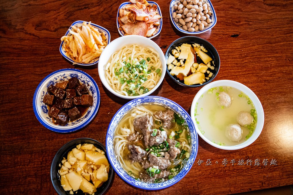 【苗栗美食】大鼎夏荷牛肉麵館～豪宅牛肉麵！浪漫玻璃屋下吃牛肉麵，內用豆花免費吃到飽