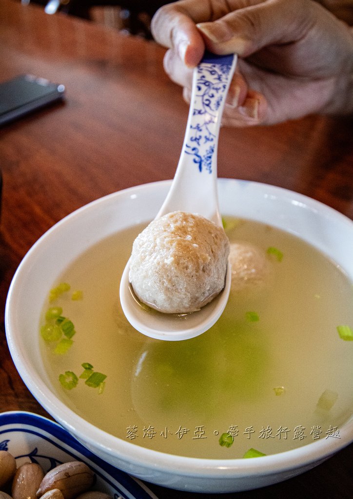 【苗栗美食】大鼎夏荷牛肉麵館～豪宅牛肉麵！浪漫玻璃屋下吃牛肉麵，內用豆花免費吃到飽