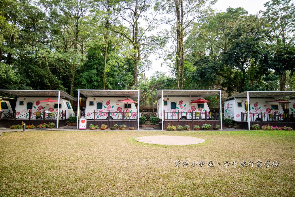 光住宿就很忙！嘉義【詩情花園渡假村露營車】一泊二食，一站式親子玩樂，高爾夫練習、煙火秀、放天燈、魔術表演、BBQ烤肉