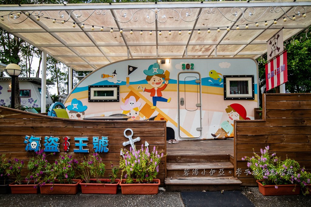 光住宿就很忙！嘉義【詩情花園渡假村露營車】一泊二食，一站式親子玩樂，高爾夫練習、煙火秀、放天燈、魔術表演、BBQ烤肉