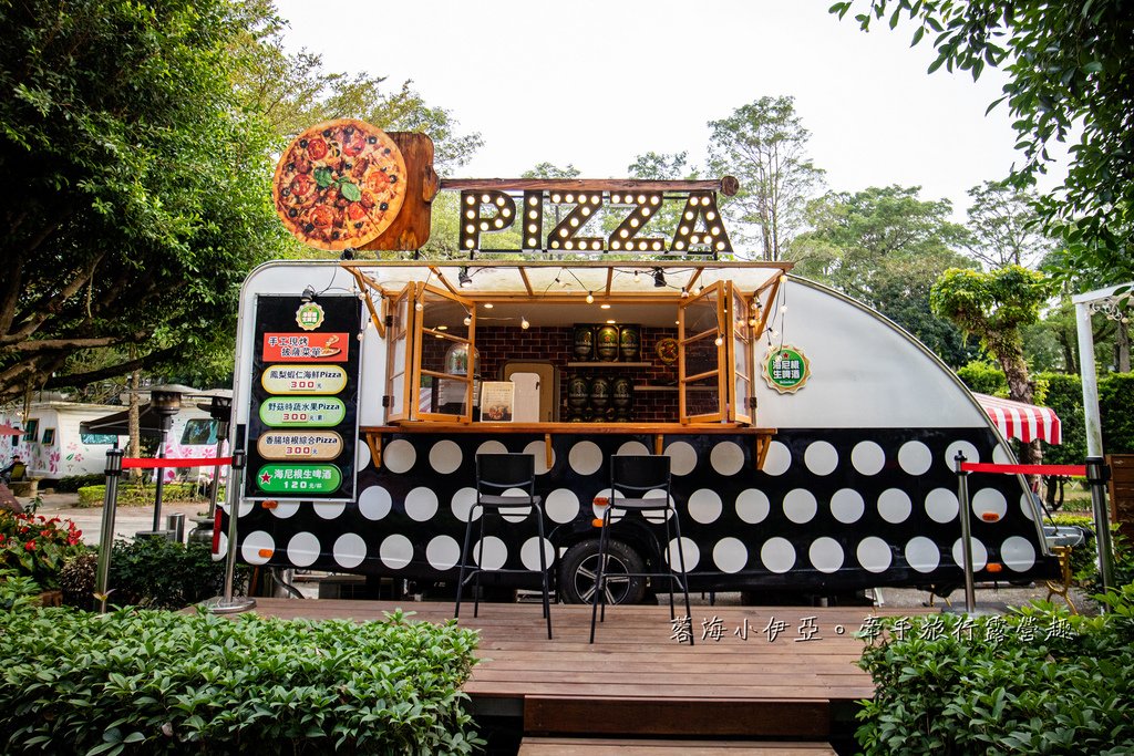 光住宿就很忙！嘉義【詩情花園渡假村露營車】一泊二食，一站式親子玩樂，高爾夫練習、煙火秀、放天燈、魔術表演、BBQ烤肉