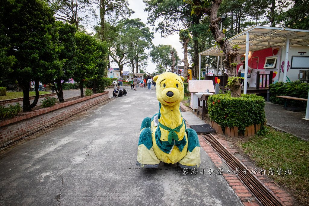 光住宿就很忙！嘉義【詩情花園渡假村露營車】一泊二食，一站式親子玩樂，高爾夫練習、煙火秀、放天燈、魔術表演、BBQ烤肉