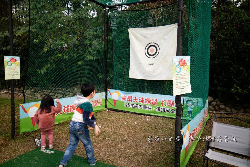 光住宿就很忙！嘉義【詩情花園渡假村露營車】一泊二食，一站式親子玩樂，高爾夫練習、煙火秀、放天燈、魔術表演、BBQ烤肉