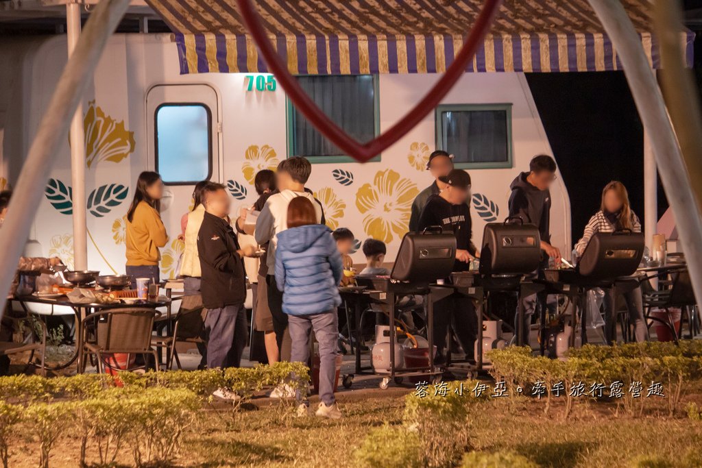 光住宿就很忙！嘉義【詩情花園渡假村露營車】一泊二食，一站式親子玩樂，高爾夫練習、煙火秀、放天燈、魔術表演、BBQ烤肉