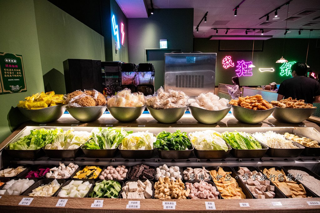 【狂一鍋-西門町店】台式火鍋扛霸子「狂一鍋」插旗西門町，平日指定鍋物 299 元起～霜淇淋吃到飽，天燈打卡新亮點