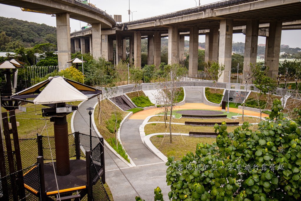 桃園【平鎮運動公園遊戲場】全新啟用！適合愛挑戰的孩子，擺盪遊戲、攀岩場等八項設施，滿足各種年齡層