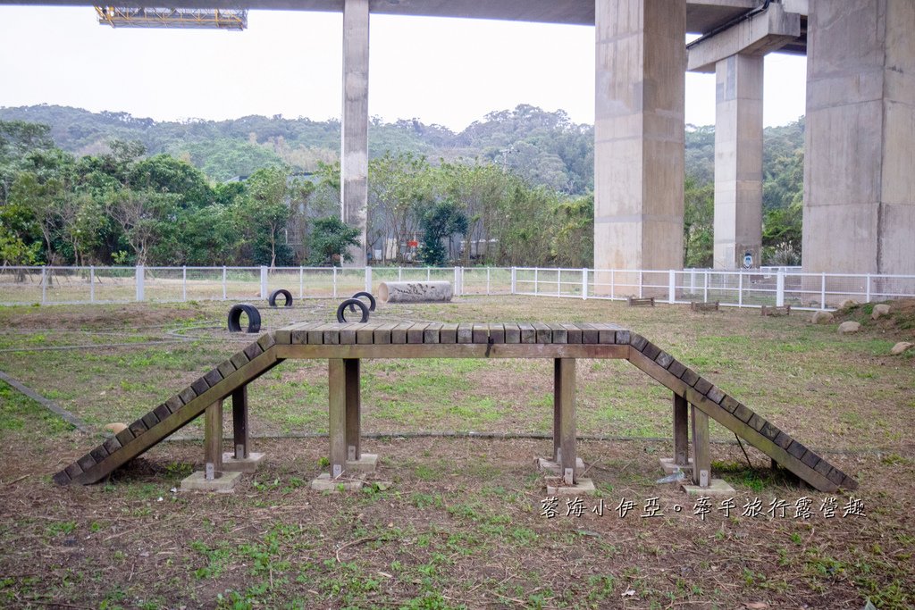 桃園【平鎮運動公園遊戲場】全新啟用！適合愛挑戰的孩子，擺盪遊戲、攀岩場等八項設施，滿足各種年齡層
