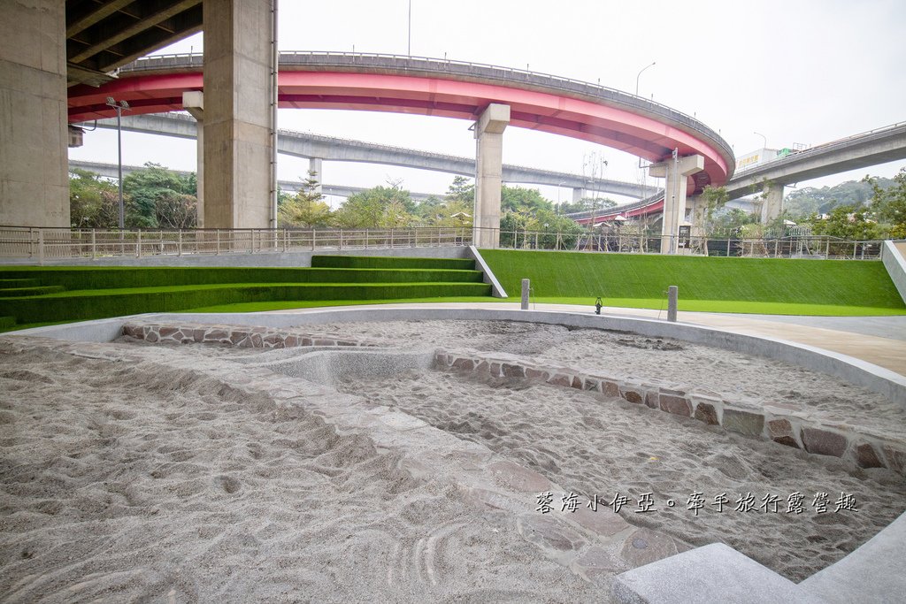 桃園【平鎮運動公園遊戲場】全新啟用！適合愛挑戰的孩子，擺盪遊戲、攀岩場等八項設施，滿足各種年齡層