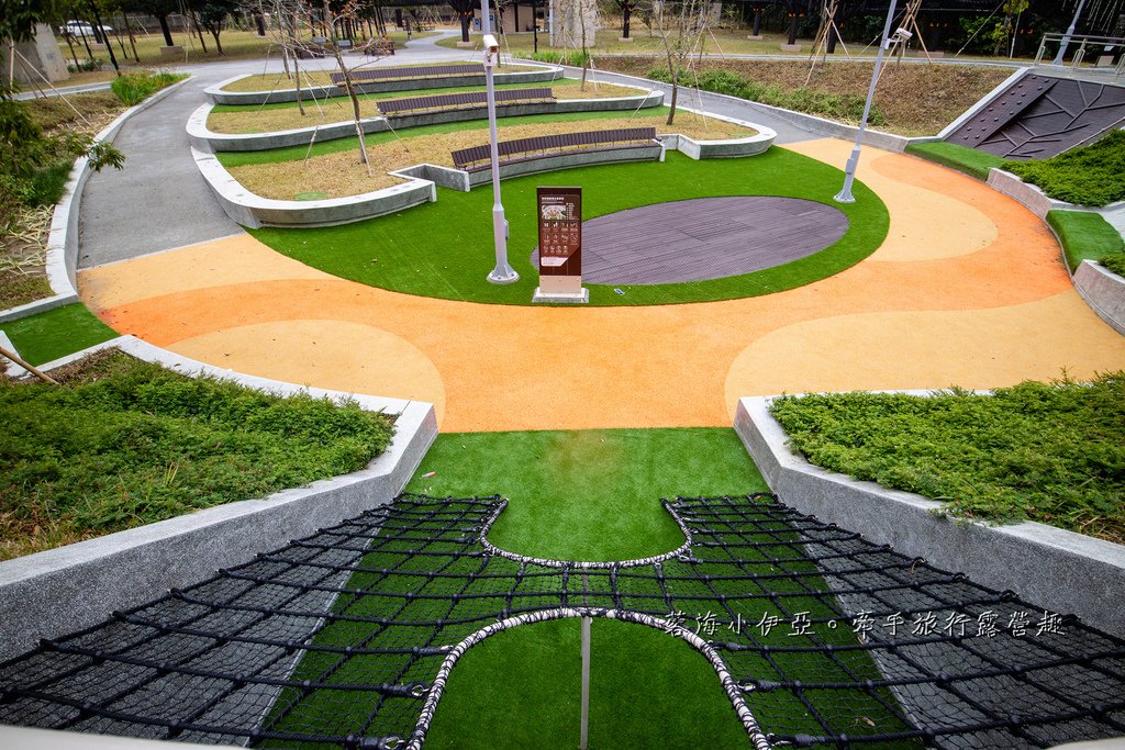 桃園【平鎮運動公園遊戲場】全新啟用！適合愛挑戰的孩子，擺盪遊戲、攀岩場等八項設施，滿足各種年齡層