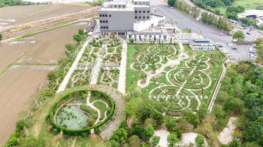 【雅聞湖濱療癒森林】免門票！台南雅聞觀光工廠，全台最大歐式迷宮花園，千坪玫瑰森林主題園區