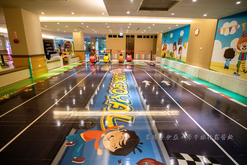 【樂億皇家渡假酒店】嘉義親子住宿推薦，室內賽車場、兒童遊戲室、Switch、戶外泳池、私人停車場（寵物友善住宿）
