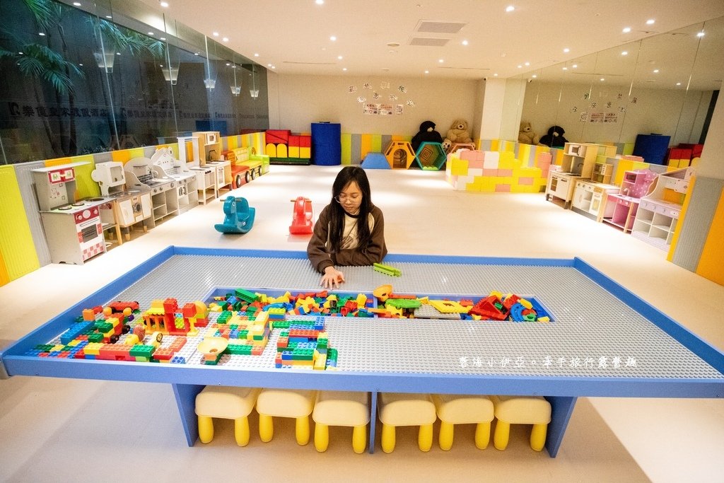 【樂億皇家渡假酒店】嘉義親子住宿推薦，室內賽車場、兒童遊戲室、Switch、戶外泳池、私人停車場（寵物友善住宿）