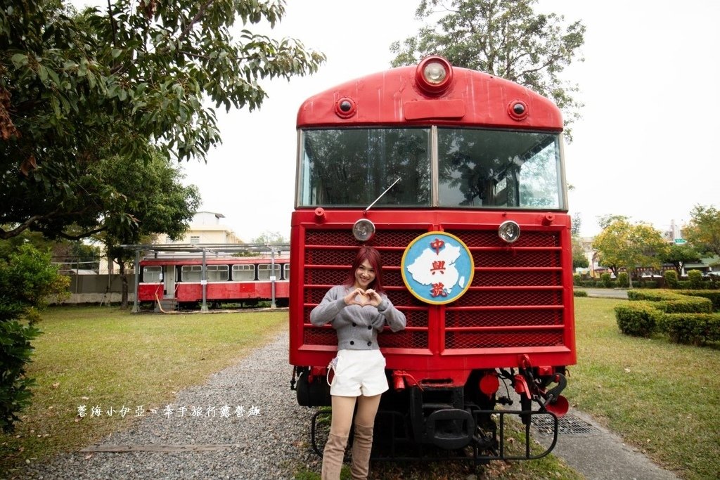 嘉義東區【阿里山森林鐵路車庫園區】搭百年檜木老火車，假日限定「檜來嘉驛」全台唯一檜木小火車，嘉義免門票景點