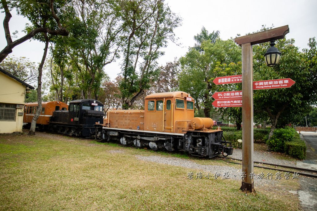 嘉義東區【阿里山森林鐵路車庫園區】搭百年檜木老火車，假日限定「檜來嘉驛」全台唯一檜木小火車，嘉義免門票景點