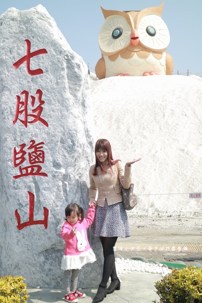 【2025七股鹽山雪鹽祭】免門票景點，秒飛國外賞雪！全新6米高Q版雪人裝置，遊園小火車、碰碰船、海盜船、天鵝腳踏船