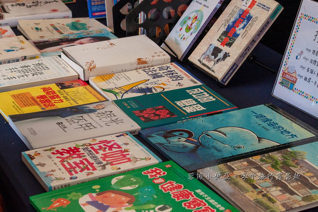 【2025望僕號在基隆】海上圖書館，門票50元看千本書，還有海上咖啡廳，銅板價霜淇淋