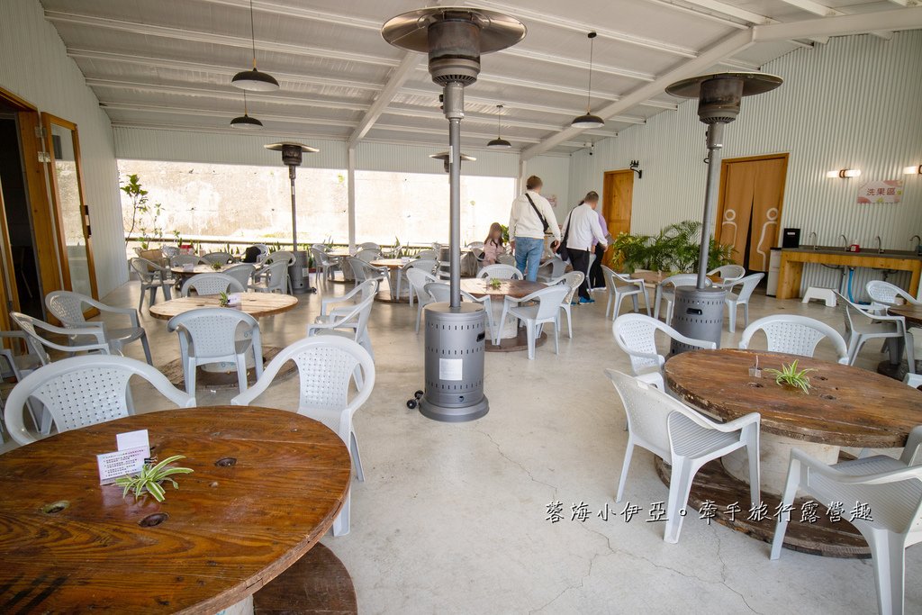 苗栗免門票草莓園【紅色琉璃瓦草莓園】網美系景點～高架草莓、草莓蛋糕、草莓冰沙，豪華露營車