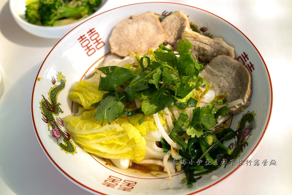 苗栗後龍【栗園米食】美麗玻璃屋內吃「國宴粄條」，在台深耕30年榮獲「國宴」指定品牌，也有宅配服務