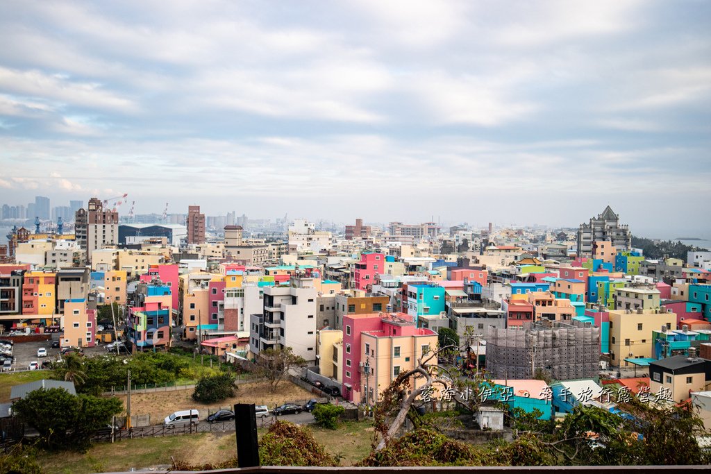 【高雄燈塔(旗津旗后燈塔)】秒飛韓國釜山！夢幻彩繪屋、無敵港景、咖啡廳，全台唯一白色八角燈塔