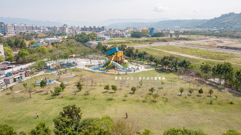 南投特色公園【草屯酷比親子運動公園】3層樓高的貨櫃溜滑梯、滾輪溜滑梯、滑步車賽道