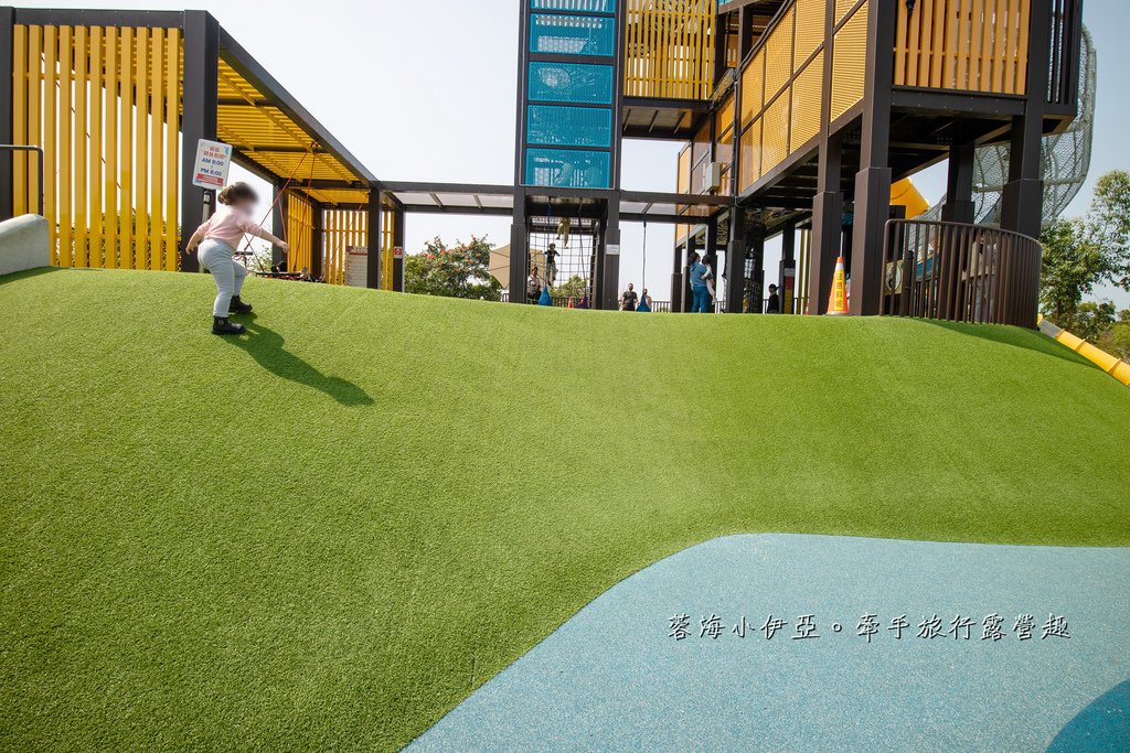 南投特色公園【草屯酷比親子運動公園】3層樓高的貨櫃溜滑梯、滾輪溜滑梯、滑步車賽道