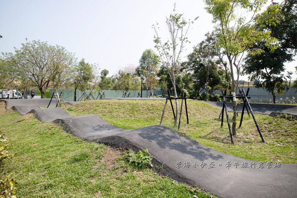 南投特色公園【草屯酷比親子運動公園】3層樓高的貨櫃溜滑梯、滾輪溜滑梯、滑步車賽道
