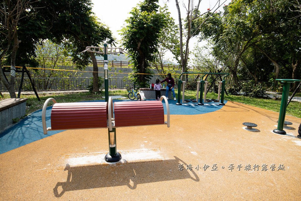 南投特色公園【草屯酷比親子運動公園】3層樓高的貨櫃溜滑梯、滾