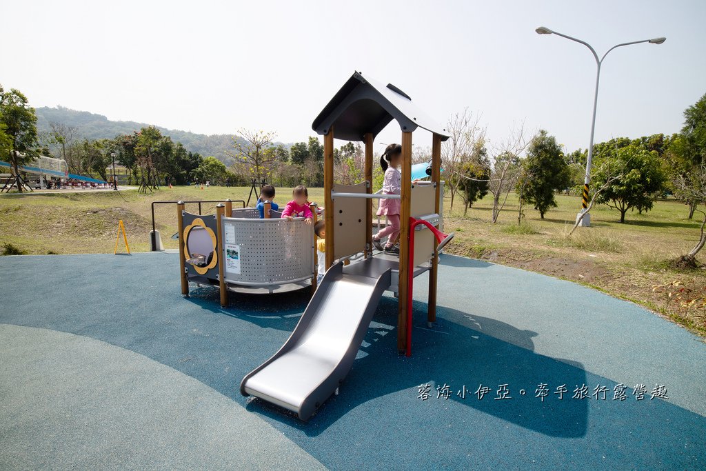 南投特色公園【草屯酷比親子運動公園】3層樓高的貨櫃溜滑梯、滾輪溜滑梯、滑步車賽道