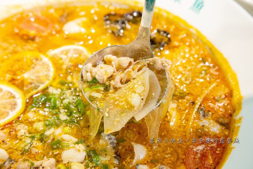 【狂一鍋酸菜魚台南中山店】「狂一鍋酸菜魚」到底在紅甚麼? 一口酸菜一口魚，酸辣得很自然，後韻回甘！ 精品食尚美學用餐體驗 風潮正夯