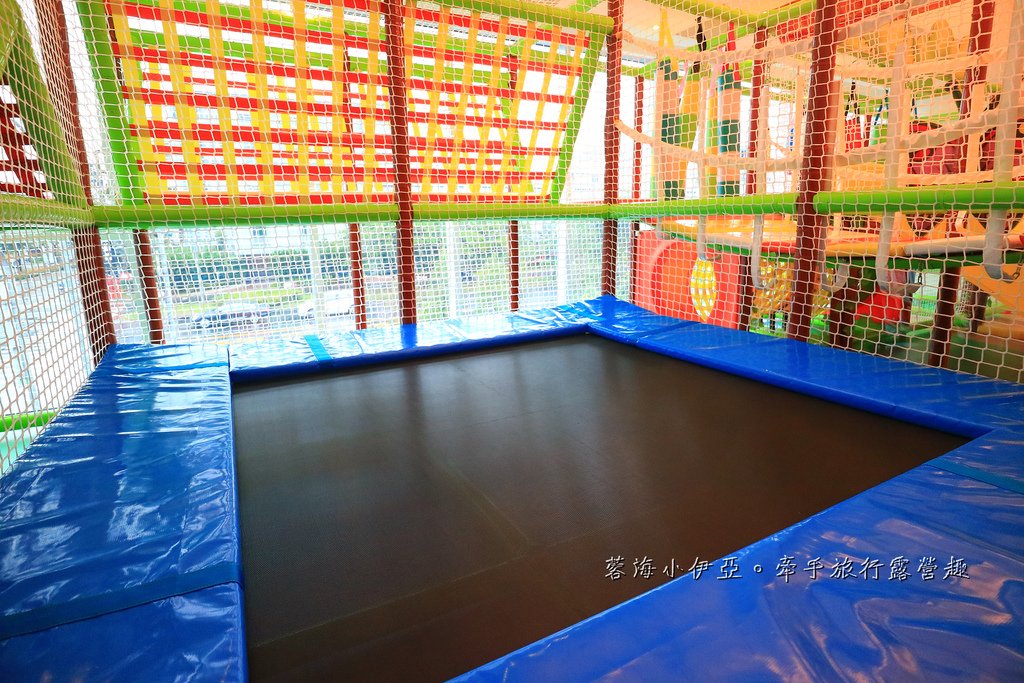 嘉義親子住宿【嘉楠風華酒店】兩層樓親子館、金屬旋轉不鏽鋼溜滑梯、寵物友善住宿、露天酒吧