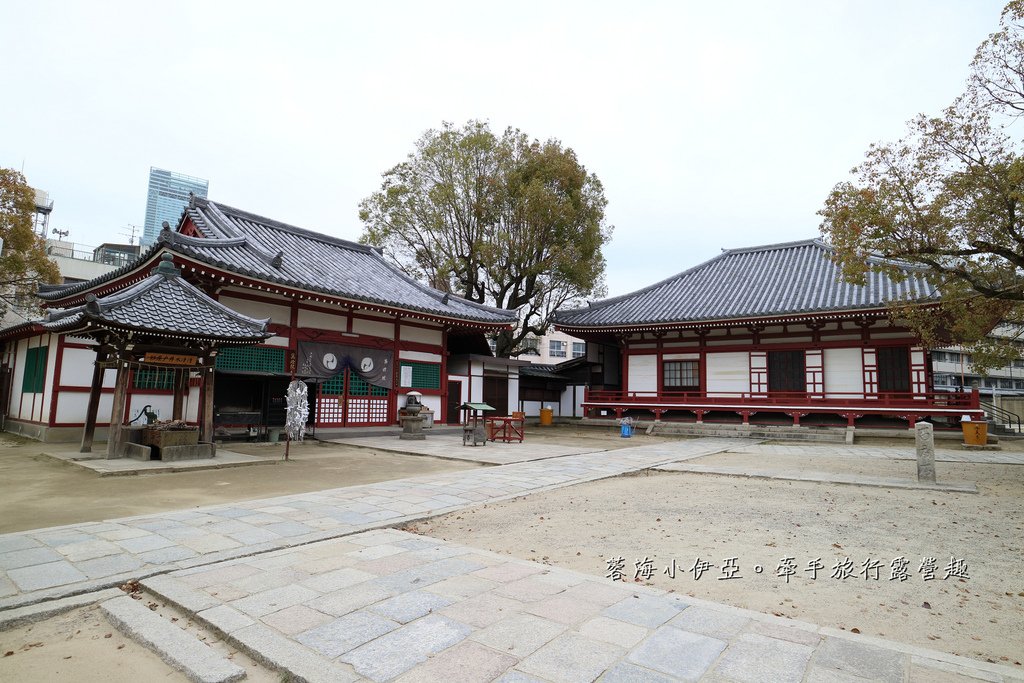 大阪賞櫻景點【四天王寺】讓人心花怒放美麗枝垂櫻，大阪賞櫻景點【四天王寺】讓人心花怒放美麗枝垂櫻，日本最古老的建築樣式之一