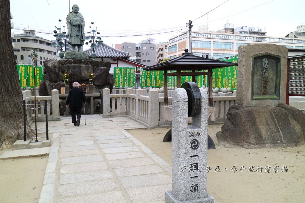 大阪賞櫻景點【四天王寺】讓人心花怒放美麗枝垂櫻，日本最古老的建築樣式之一