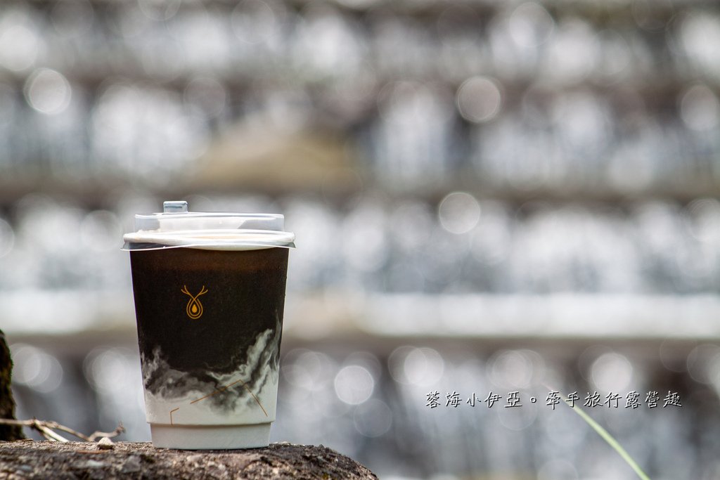 桃園玩水秘境【龍潭千層瀑布x鹿點咖啡千瀑店】免門票戲水，順遊日式茶屋咖啡廳泡腳喝咖啡