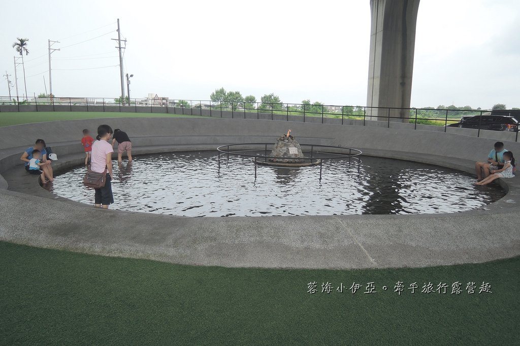 宜蘭冬山【武淵水火同源】夏日免費戲水好去處，不用曬太陽，磨石子溜滑梯、人工草皮