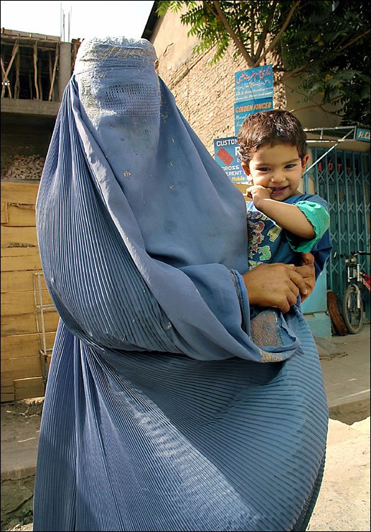 mother_in_burka.jpg