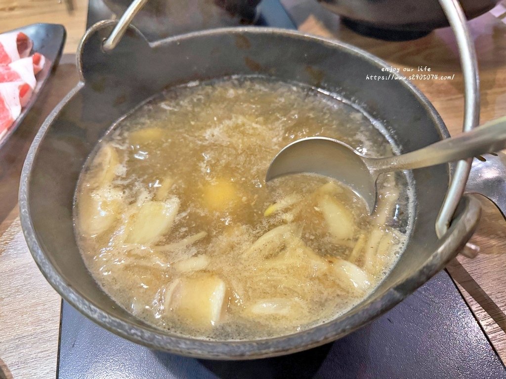 竹北-竹間精緻鍋物 ✔蔬食自助吧✔明治冰淇淋、飲料請自取✔個