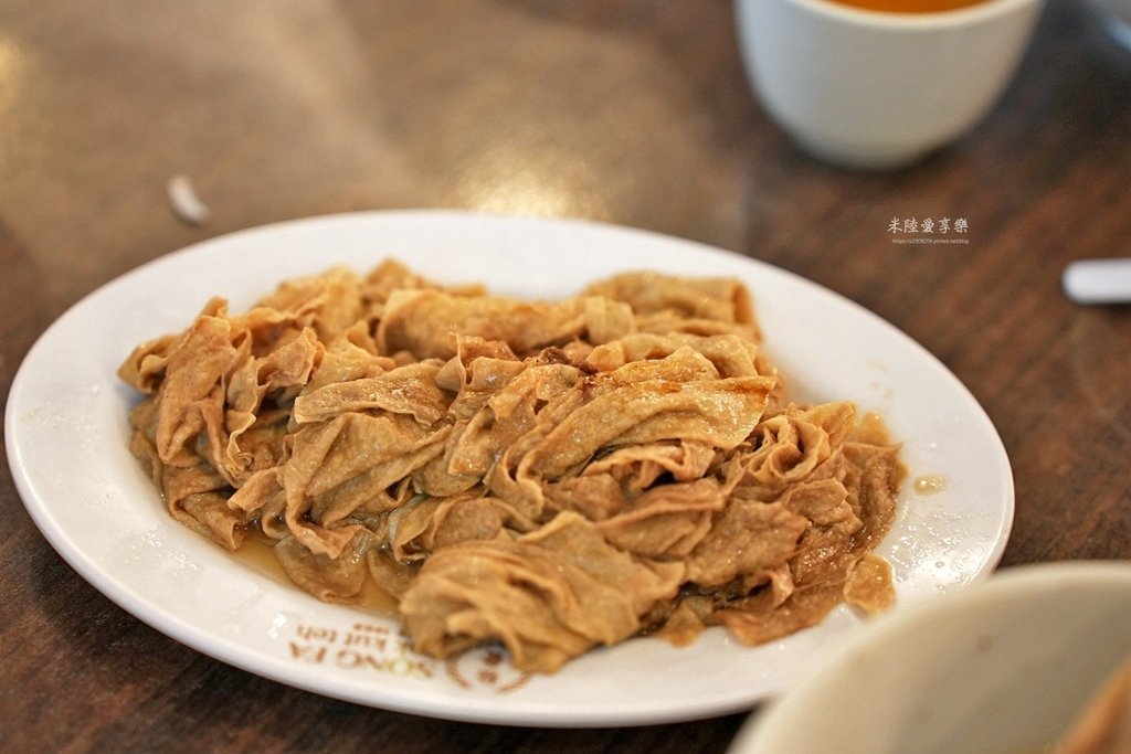 新加坡-松發肉骨茶✔必吃人氣美食✔肉骨茶外其他配菜也很好吃✔