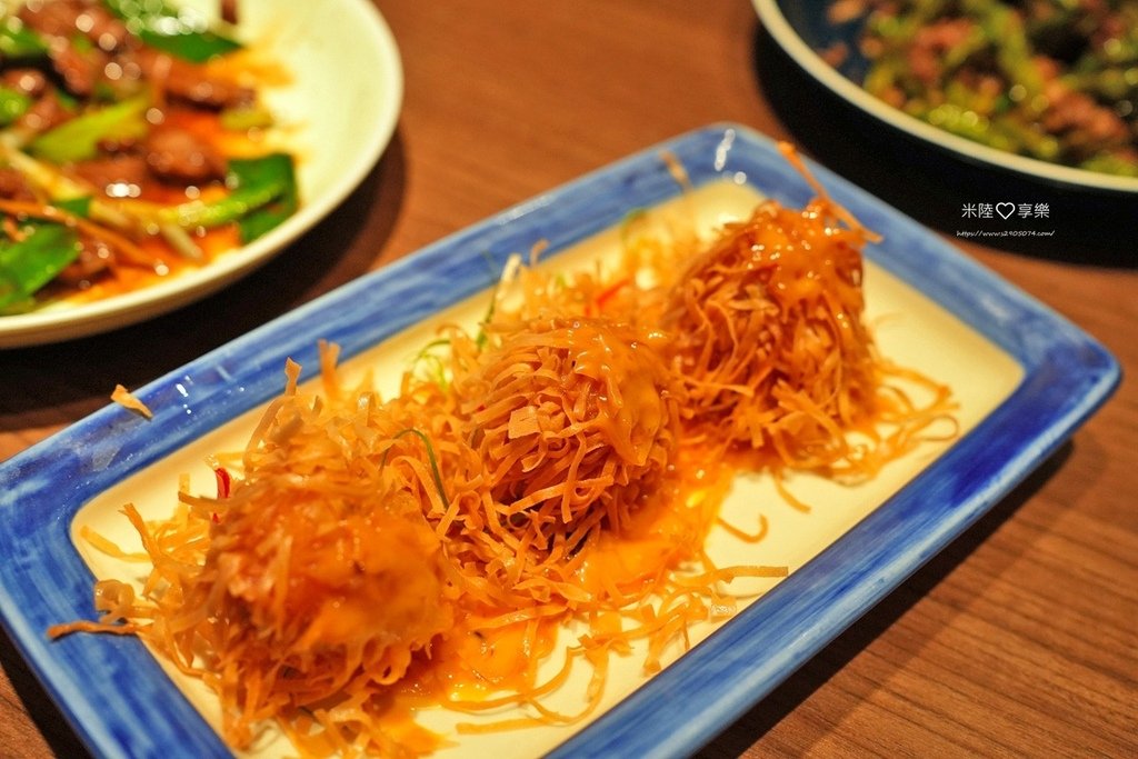 竹北-開飯川食堂➤開飯X鄭智善聯名新品✔麻辣奶油金絲蝦球✔鳥